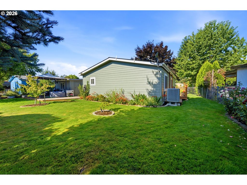 Image 20 of property listing at 655 Ne BURNETT Rd 72, Mc Minnville, OR 97128