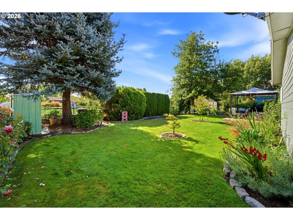 Image 21 of property listing at 655 Ne BURNETT Rd 72, Mc Minnville, OR 97128