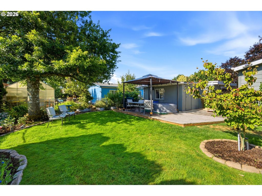 Image 22 of property listing at 655 Ne BURNETT Rd 72, Mc Minnville, OR 97128