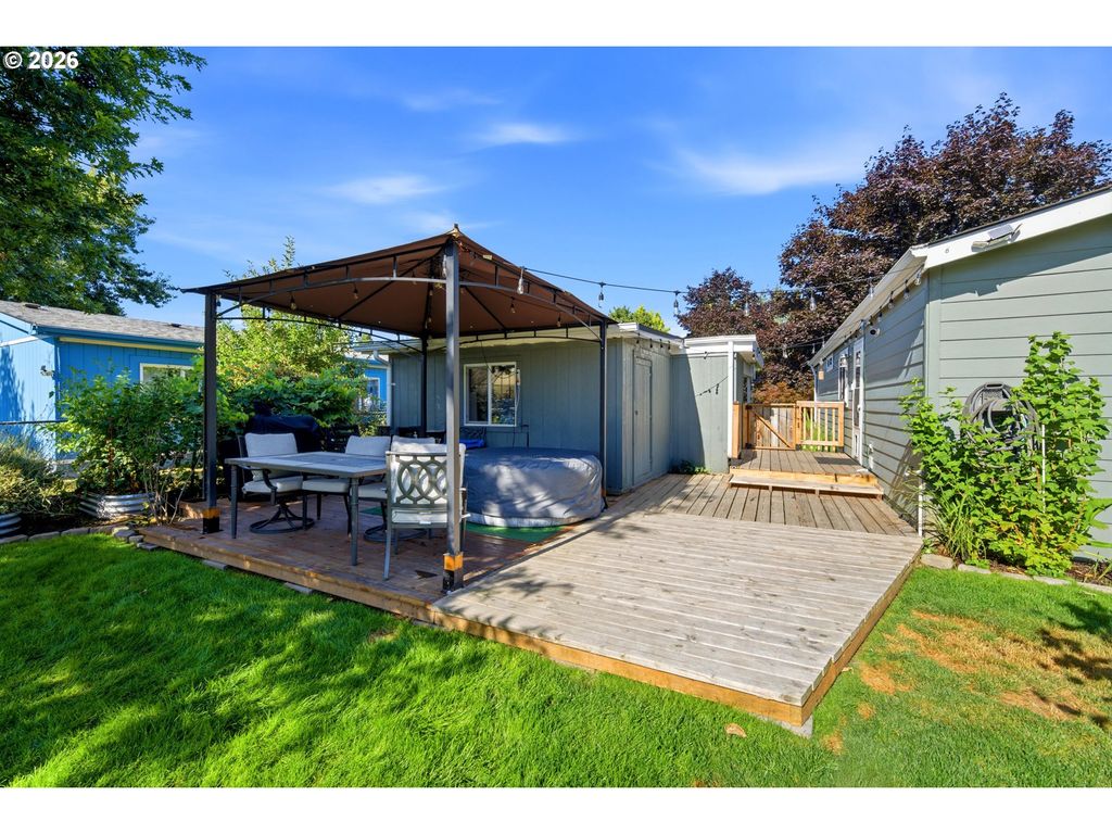 Image 23 of property listing at 655 Ne BURNETT Rd 72, Mc Minnville, OR 97128