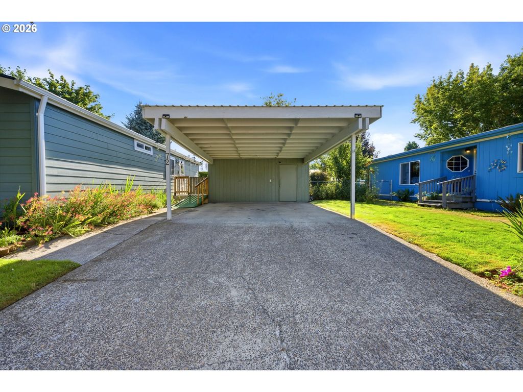 Image 24 of property listing at 655 Ne BURNETT Rd 72, Mc Minnville, OR 97128
