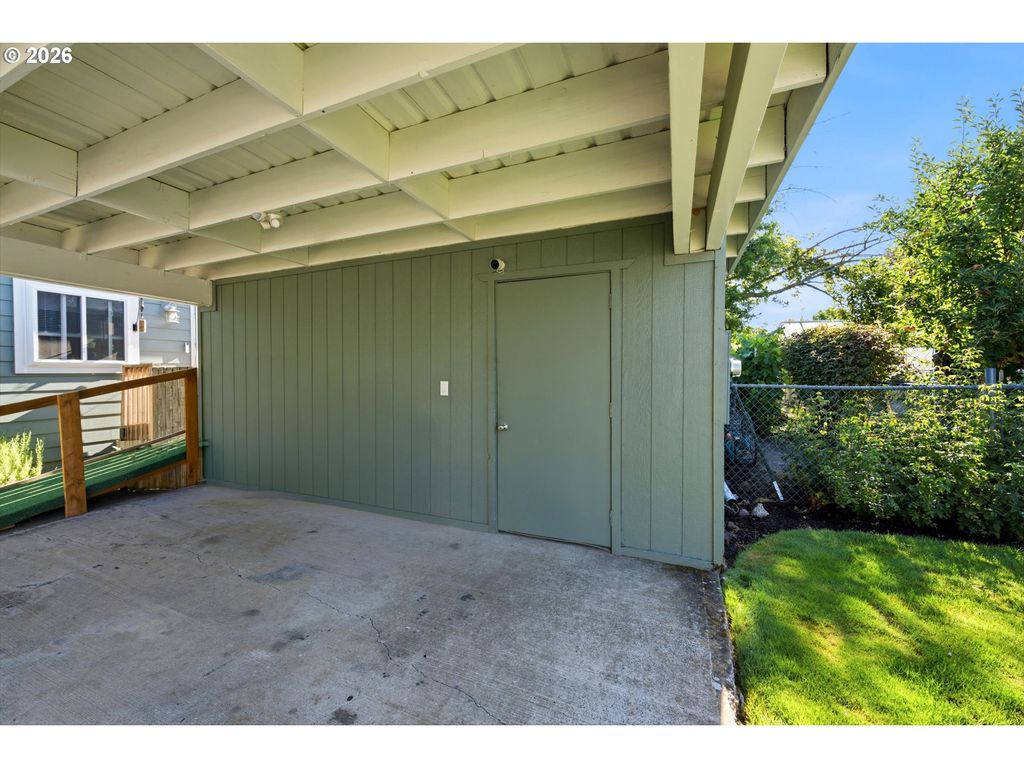 Image 25 of property listing at 655 Ne BURNETT Rd 72, Mc Minnville, OR 97128