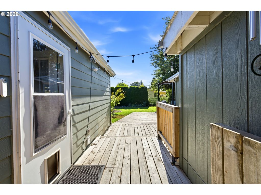 Image 26 of property listing at 655 Ne BURNETT Rd 72, Mc Minnville, OR 97128