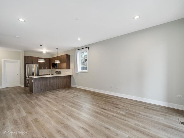 3956 S Indiana Street 1F, Chicago, IL 60653