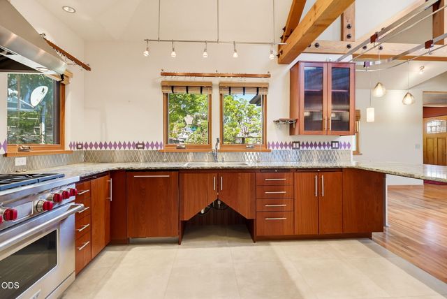 400 Allison Street, Ashland, OR 97520