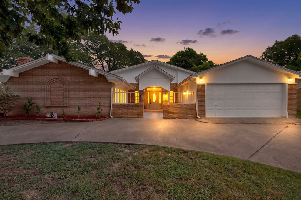 3317 Old Hickory Trail, Forest Hill, TX 76140