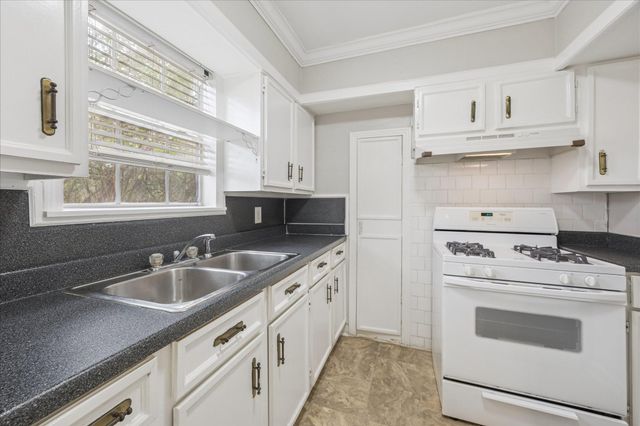 218 W 15th Street D, Houston, TX 77008