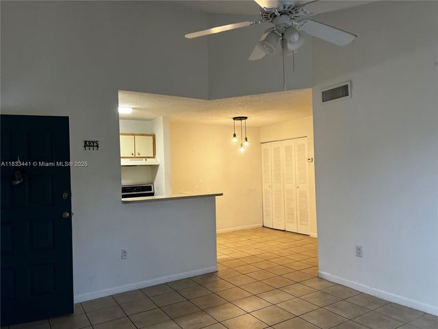 7090 NW 179th St 308, Hialeah, FL 33015