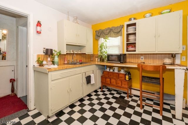 204 Vine St, Roselle Boro, NJ 07203