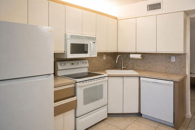 5910 Morningstar Circle 202, Delray Beach, FL 33484