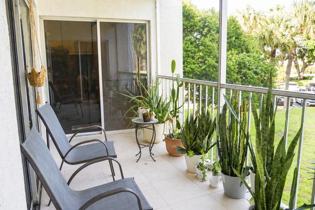 5910 Morningstar Circle 202, Delray Beach, FL 33484