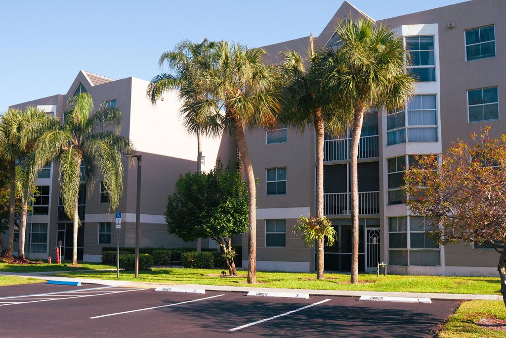 5910 Morningstar Circle 202, Delray Beach, FL 33484