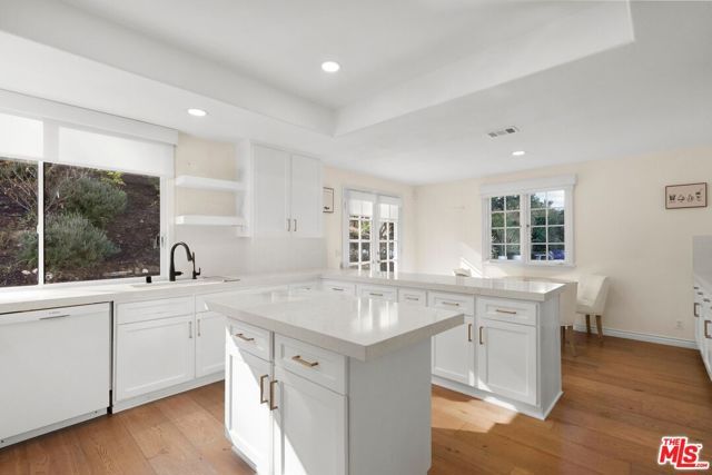 22241 Alizondo Drive, Woodland Hills (los Angeles), CA 91364