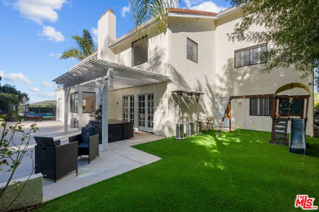 22241 Alizondo Drive, Woodland Hills (los Angeles), CA 91364