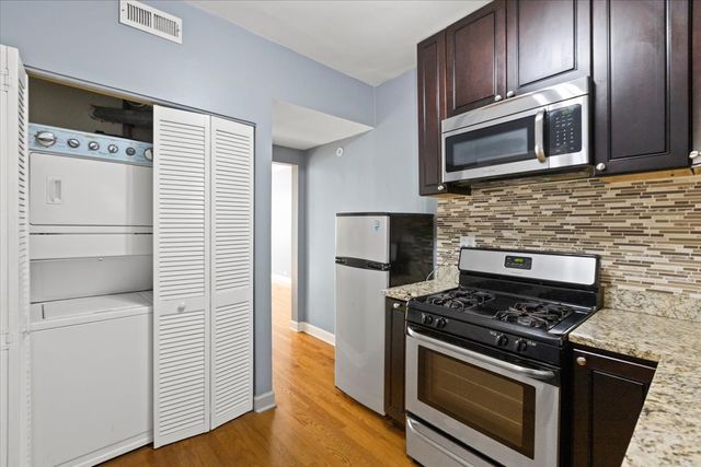 3555 W LYNDALE Street 1B, Chicago, IL 60647