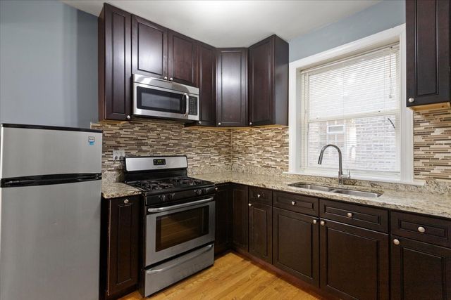 3555 W LYNDALE Street 1B, Chicago, IL 60647
