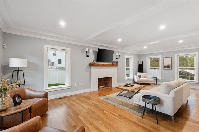4 Fairway Dr, Andover, MA 01810