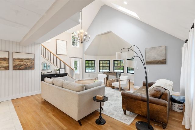 4 Fairway Dr, Andover, MA 01810