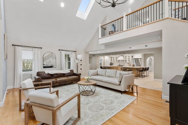 4 Fairway Dr, Andover, MA 01810