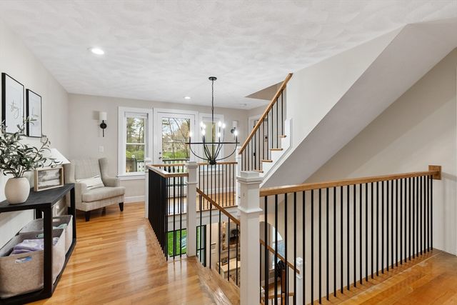 4 Fairway Dr, Andover, MA 01810