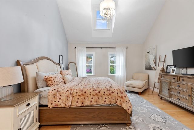 4 Fairway Dr, Andover, MA 01810