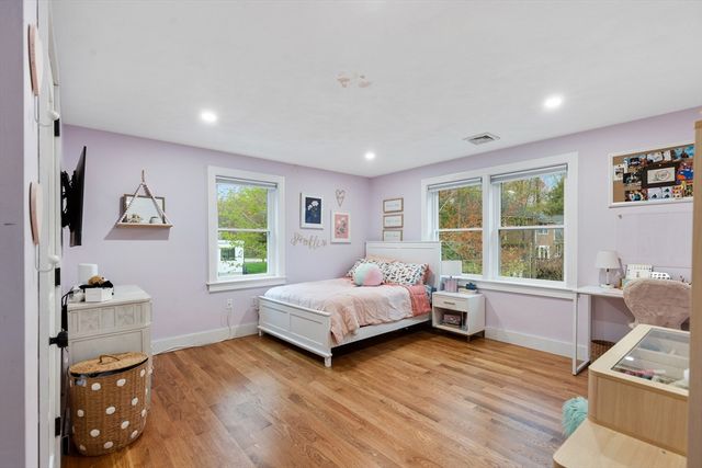 4 Fairway Dr, Andover, MA 01810