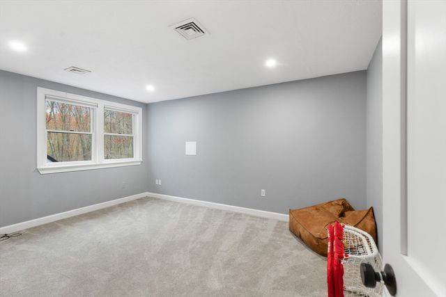4 Fairway Dr, Andover, MA 01810