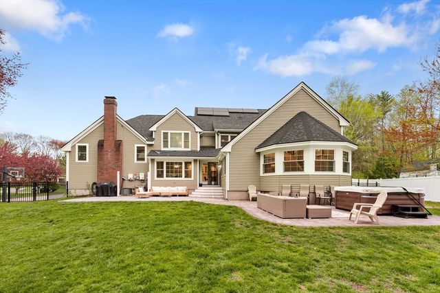 4 Fairway Dr, Andover, MA 01810