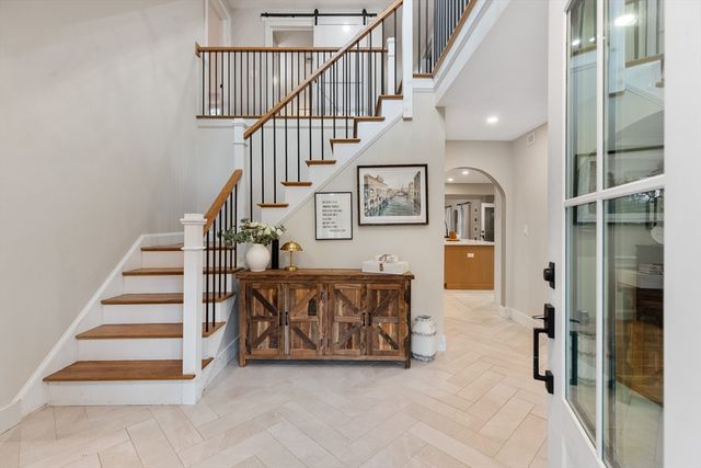 4 Fairway Dr, Andover, MA 01810
