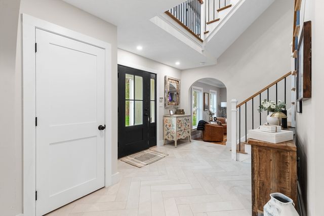 4 Fairway Dr, Andover, MA 01810