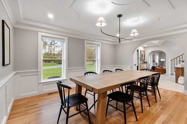 4 Fairway Dr, Andover, MA 01810