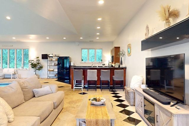 22 Old Cambridge Turnpike, Lincoln, MA 01773