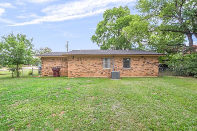 151 W College Street, Canton, TX 75103