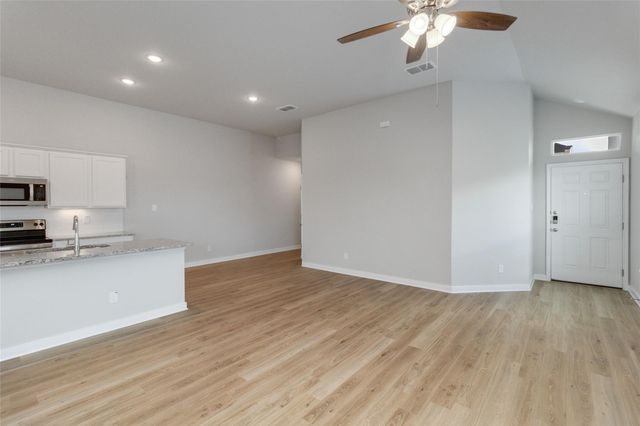 171 Schrader DR B, Buda, TX 78610