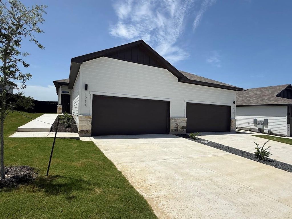 171 Schrader DR B, Buda, TX 78610