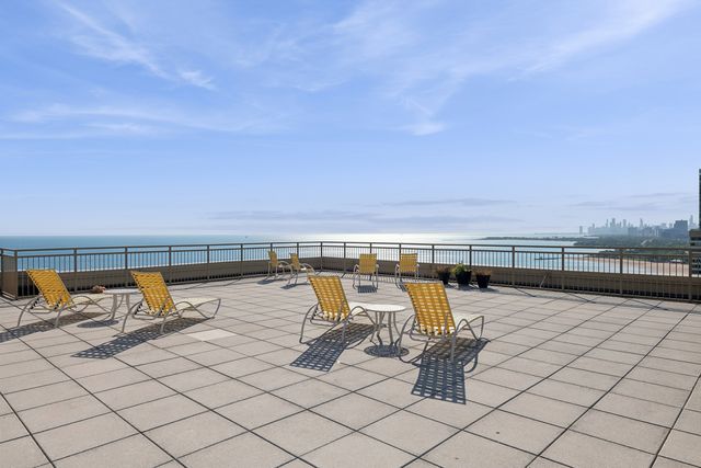 6301 N Sheridan Road 14E, Chicago, IL 60660