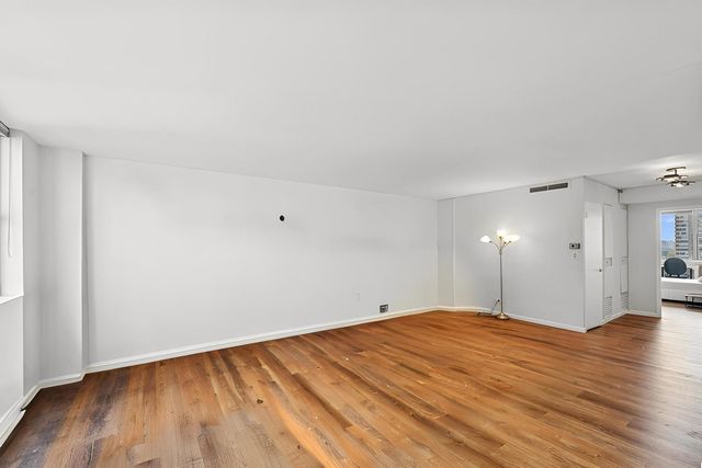 6301 N Sheridan Road 14E, Chicago, IL 60660