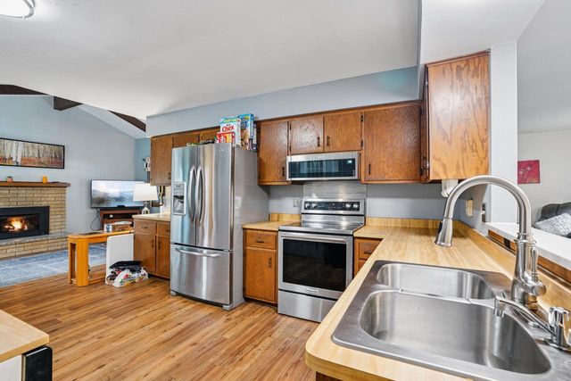 6074 S 33rd STREET, Greenfield, WI 53221