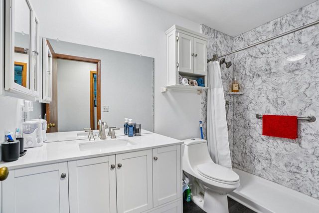 6074 S 33rd STREET, Greenfield, WI 53221