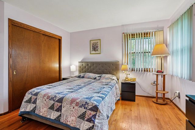 6074 S 33rd STREET, Greenfield, WI 53221