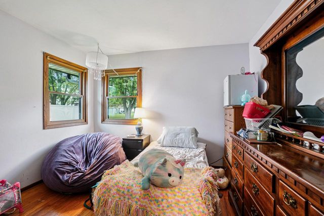 6074 S 33rd STREET, Greenfield, WI 53221