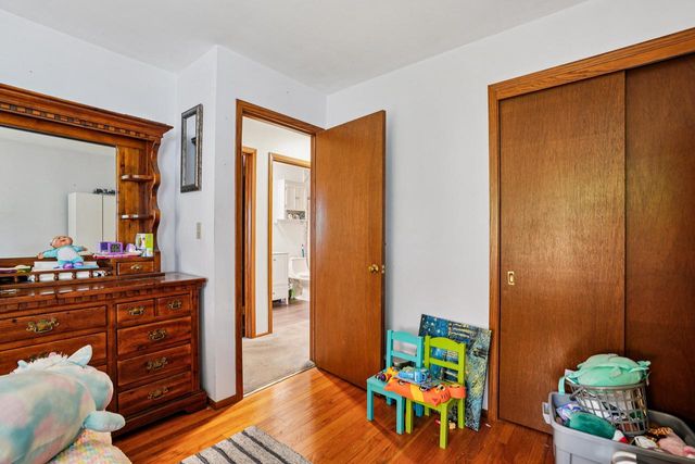 6074 S 33rd STREET, Greenfield, WI 53221