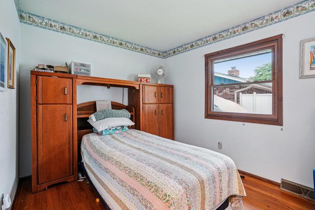 6074 S 33rd STREET, Greenfield, WI 53221