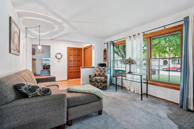 6074 S 33rd STREET, Greenfield, WI 53221