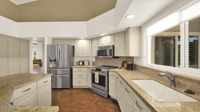 2545 E CATHEDRAL ROCK Drive, Phoenix, AZ 85048