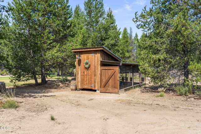 219 Tumbo Drive, Gilchrist, OR 97737