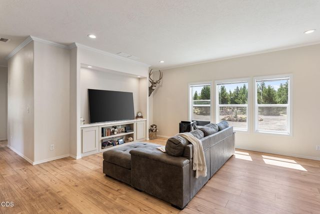 219 Tumbo Drive, Gilchrist, OR 97737