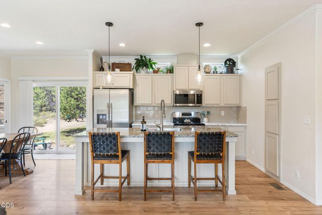 219 Tumbo Drive, Gilchrist, OR 97737