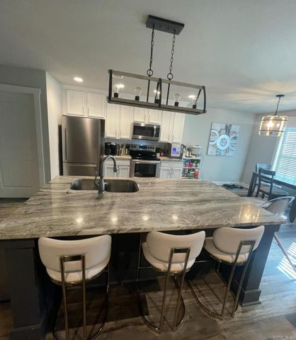 2096 Creekwood Circle, Bauxite, AR 72011