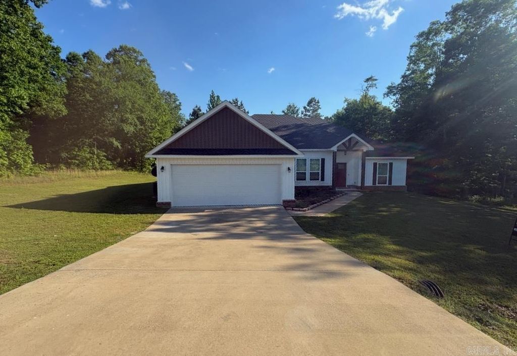 2096 Creekwood Circle, Bauxite, AR 72011